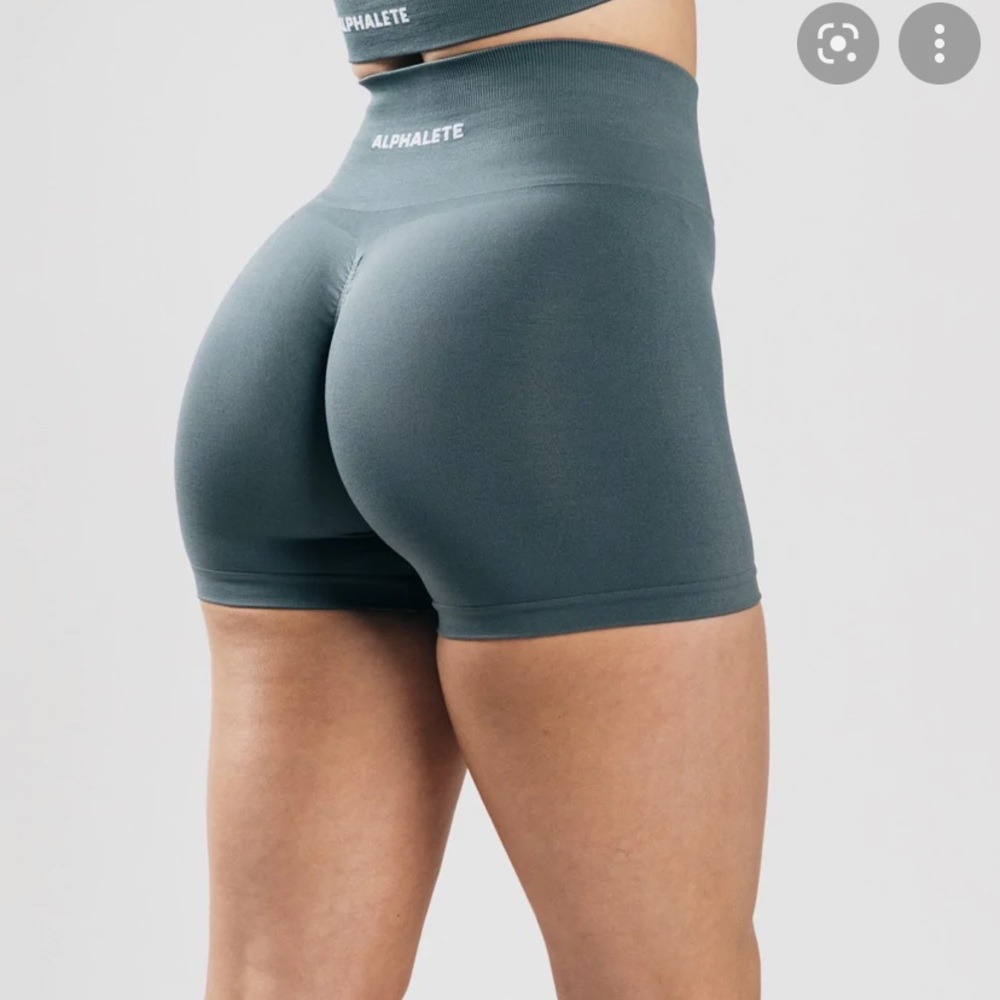 Alphalete Amplify Shorts in Charcoal